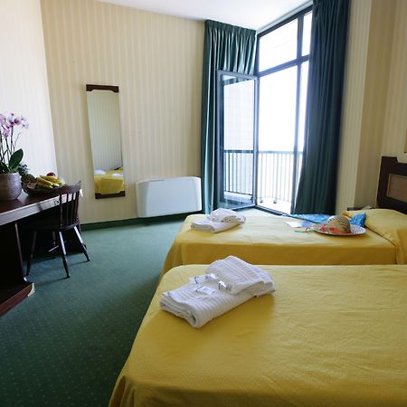 Club Esse Mediterraneo Монтесильвано Экстерьер фото