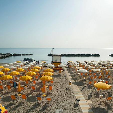 Club Esse Mediterraneo Монтесильвано Экстерьер фото