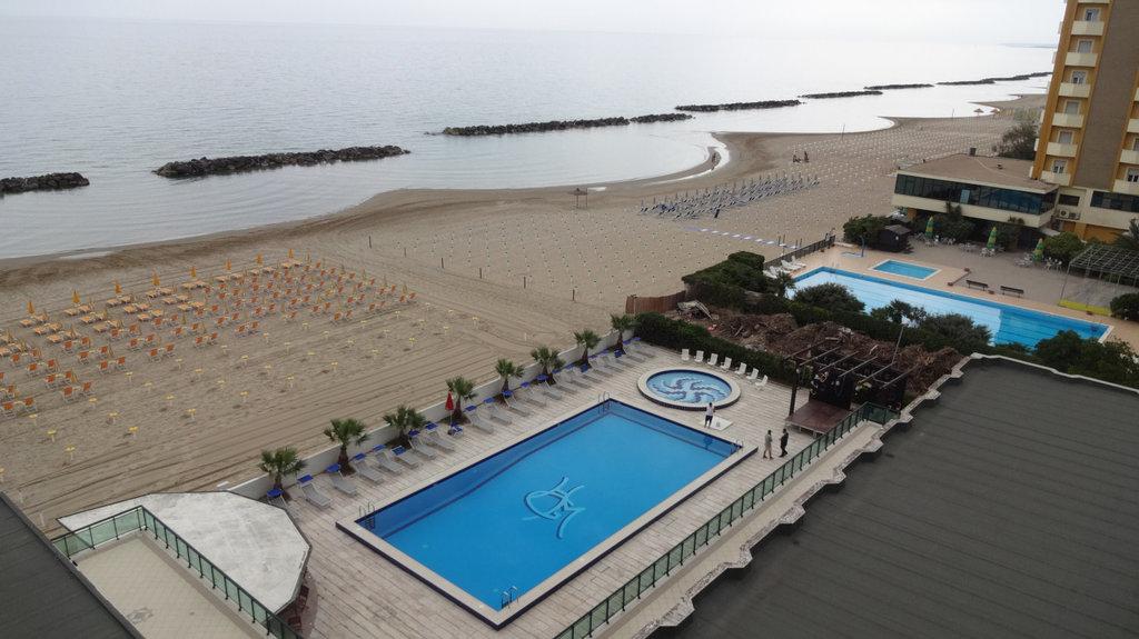 Club Esse Mediterraneo Монтесильвано Экстерьер фото