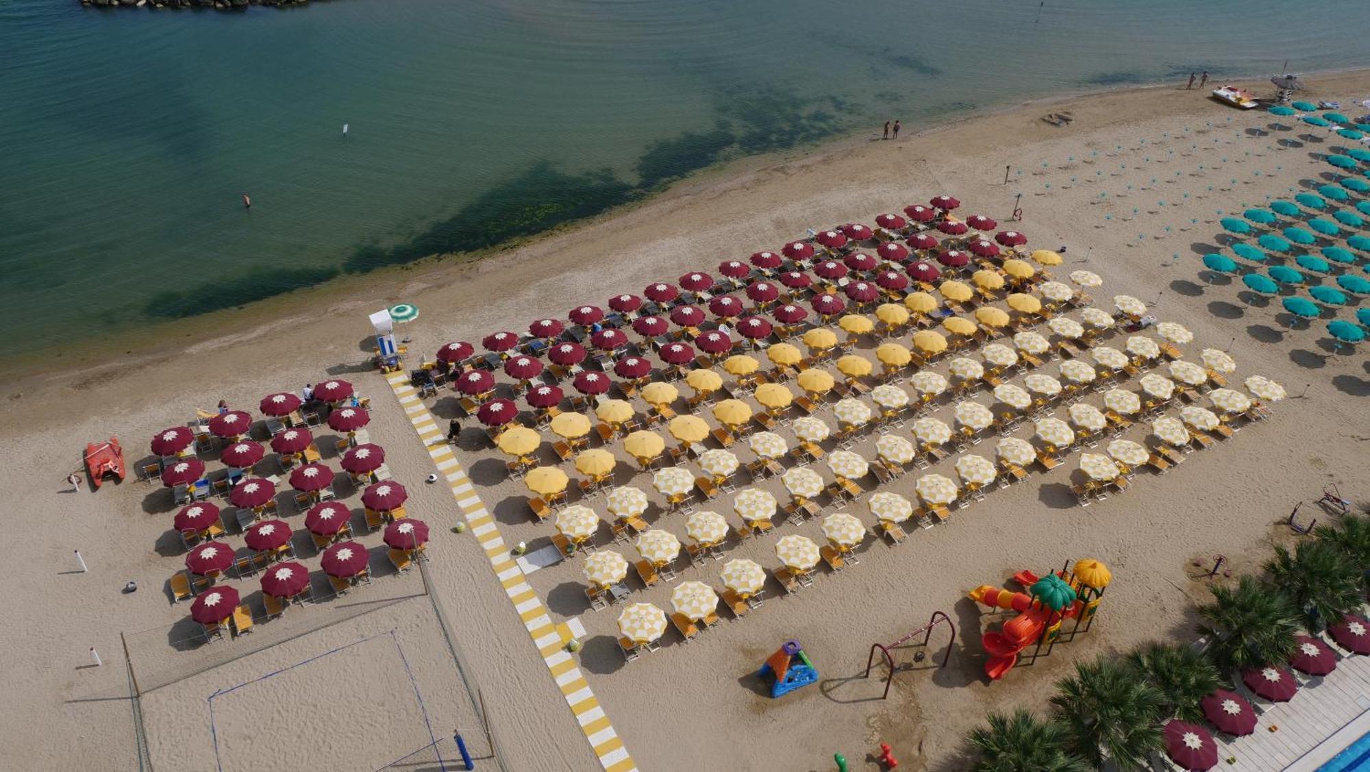 Club Esse Mediterraneo Монтесильвано Экстерьер фото
