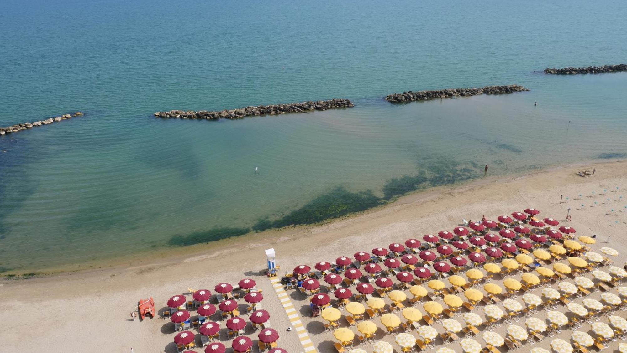 Club Esse Mediterraneo Монтесильвано Экстерьер фото
