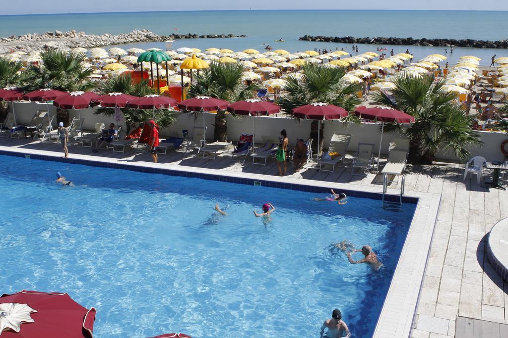 Club Esse Mediterraneo Монтесильвано Экстерьер фото