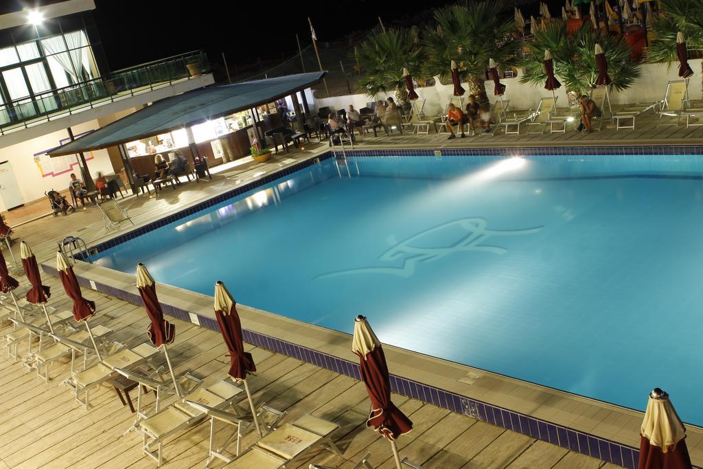 Club Esse Mediterraneo Монтесильвано Экстерьер фото