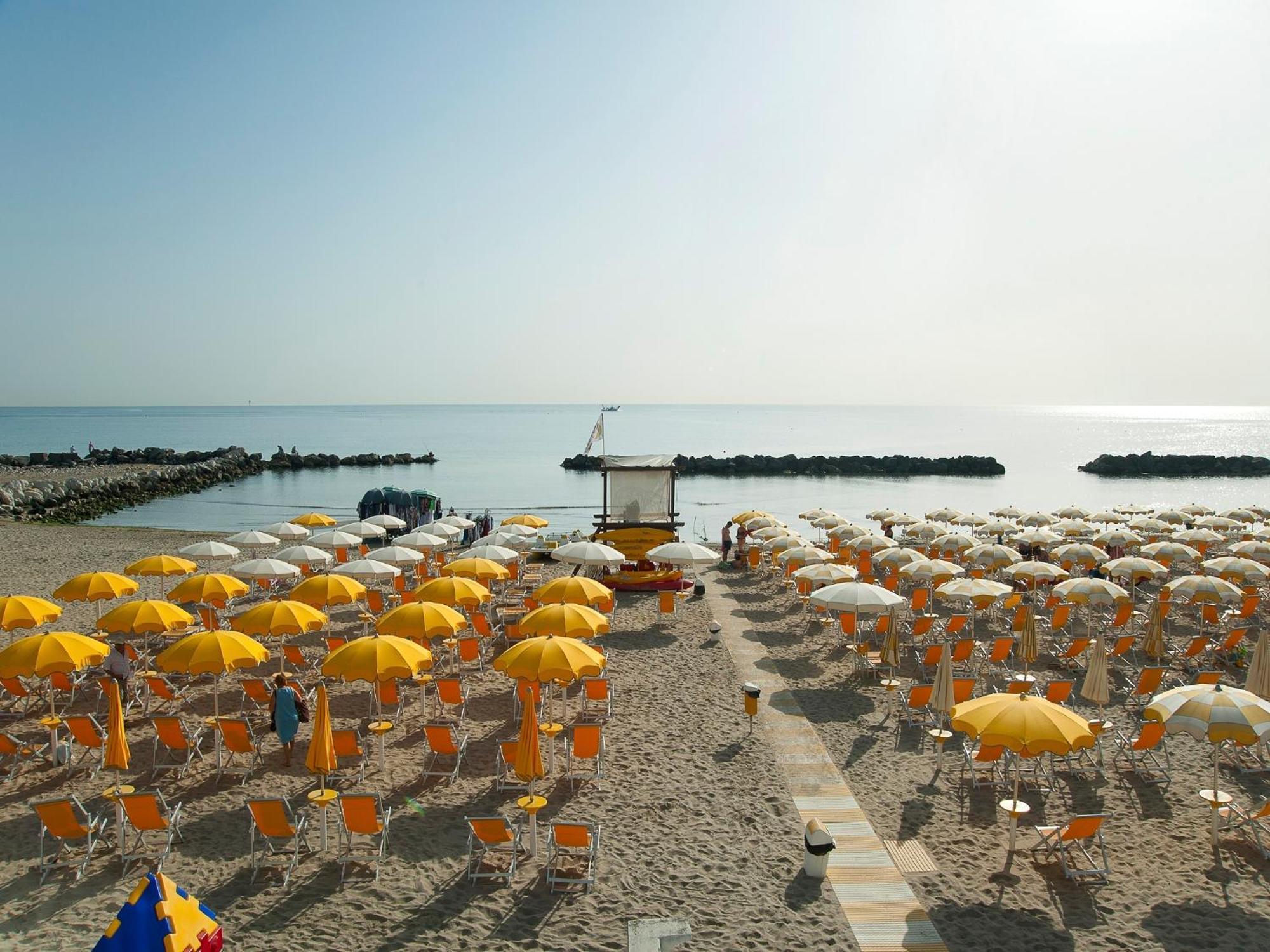 Club Esse Mediterraneo Монтесильвано Экстерьер фото