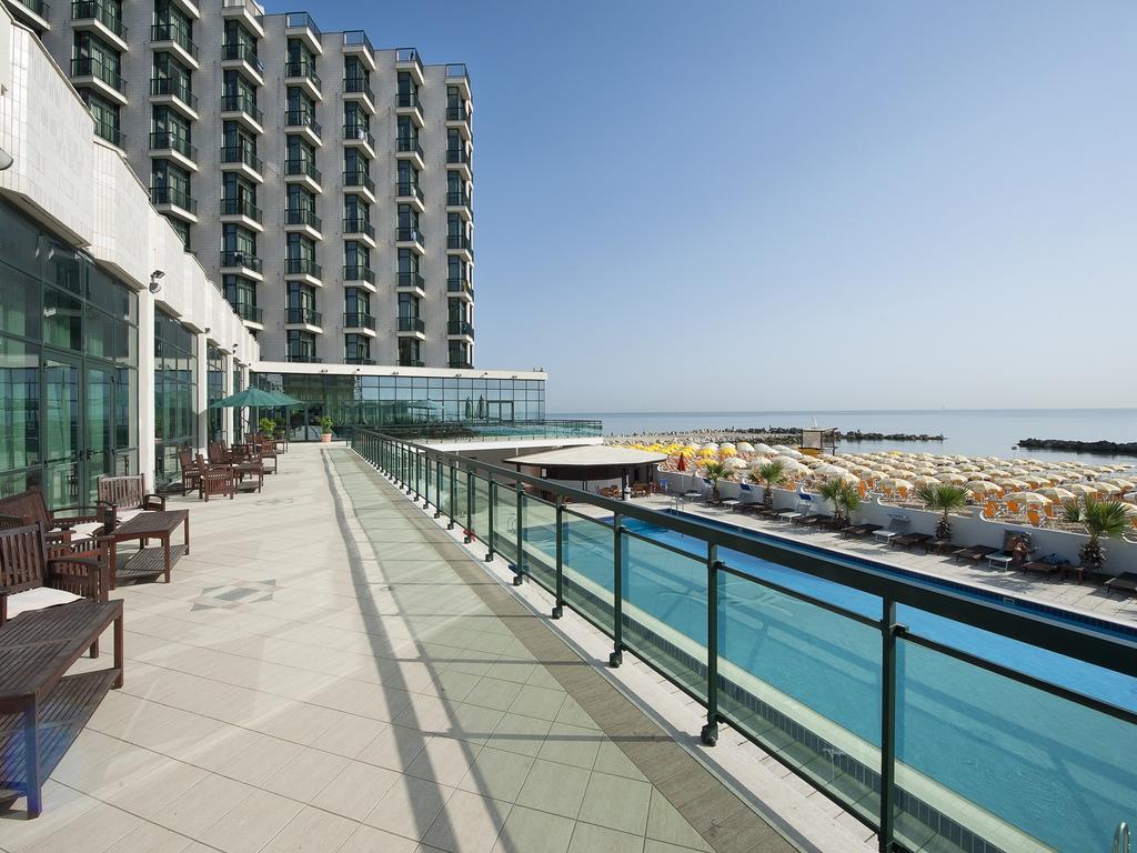 Club Esse Mediterraneo Монтесильвано Экстерьер фото